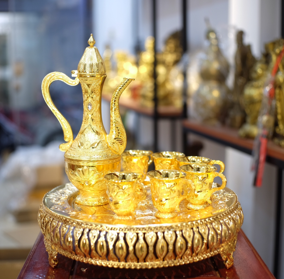Bộ ấm chén cao cấp bằng đồng mạ vàng 24k.png